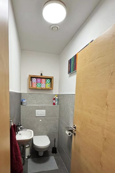 Modernes Badezimmer-WC in den Lieblingsnest Apartments im Zillertal